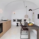 Cycladic Serenity With Private Hot Tub In * Oia (Santorini)