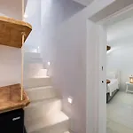 Cycladic Serenity With Private Hot Tub In Oia (Santorini)
