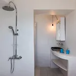 Cycladic Serenity With Private Hot Tub In * Oia (Santorini)