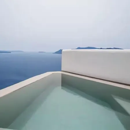 Cycladic Serenity With Private Dipping Pool In * Oia (Santorini)