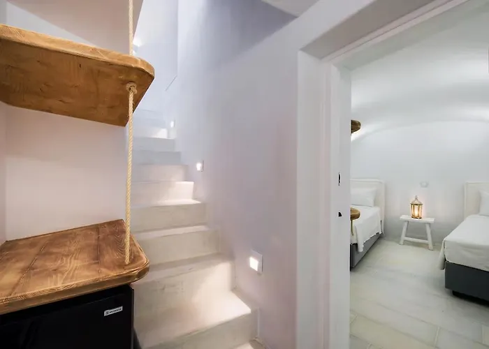 Cycladic Serenity With Private Hot Tub In Oia (Santorini)