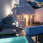 Cycladic Serenity With Private Hot Tub In Oia