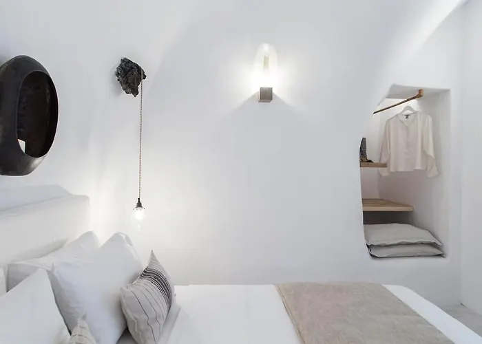 Cycladic Serenity With Private Hot Tub In Οία