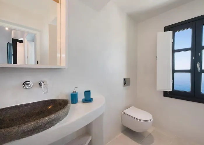 Cycladic Serenity With Private Hot Tub In Οία